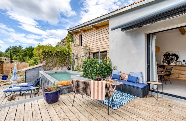 Le Mas De Coeur with Mountain View, Wi-Fi and Air Conditioning