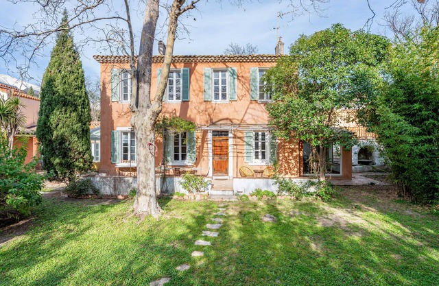 Les Délices House, the countryside in the old town