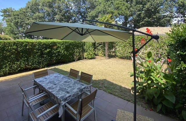 LES JARDINS DE LA LANDE Villa patio with garden a few minutes from the beaches. Free Wifi