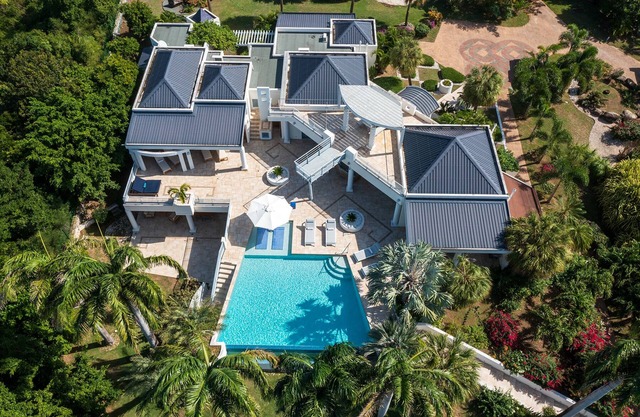 Les Palmiers Bleus Stay 7, Pay 6 Promotion | Ocean Front - Located in Tropical Terres Basses with Private Pool