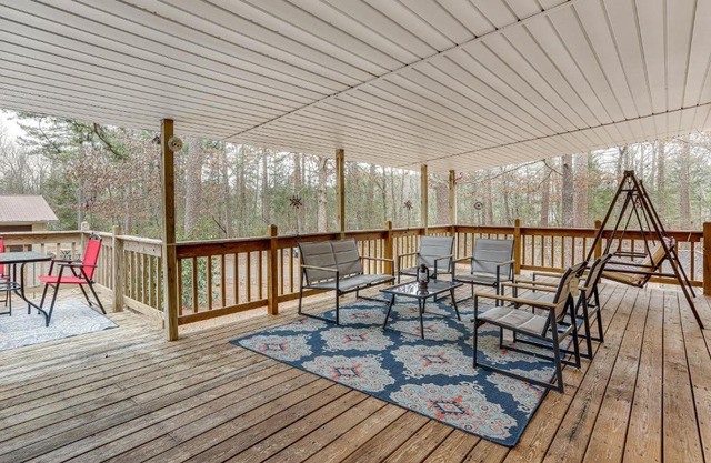 Less Than 1 Mi to Greers Ferry Lake Dog-Friendly Home!