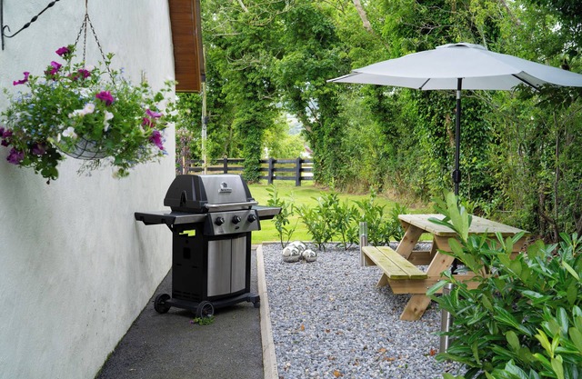 Limavady Cherry Tree Apartment, Sleeps 2 & Parking