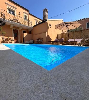 Lithari Suites