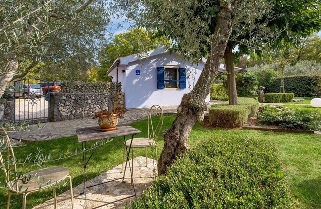 Little blue House by Villas Guide