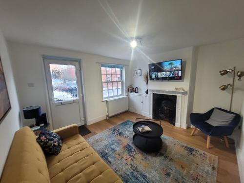 Little Oaks House - Historic Charm & Modern Comfort in Colchester by Catchpole Stays