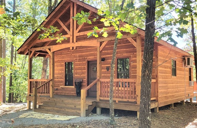 Little Wolf Cabins/The Blue Spruce Cabin close to WPG West Trailhead