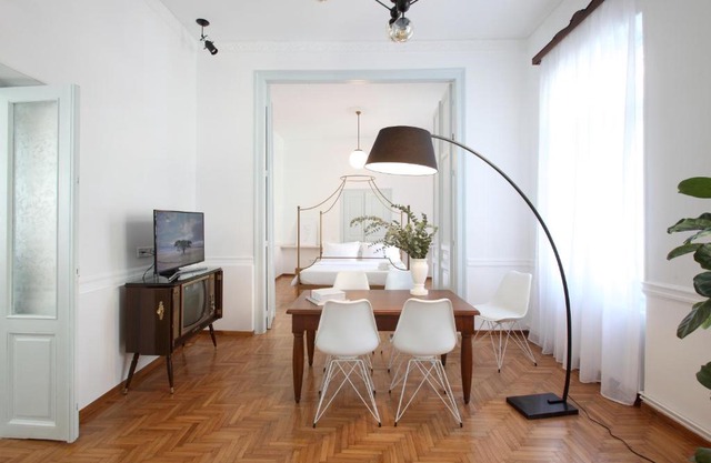 Live in Athens, THISEIO Historic House