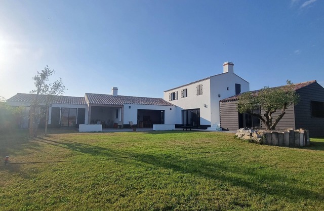 Location de Vacances D'une Belle Maison Très Confortable Terrasse + Jardin
