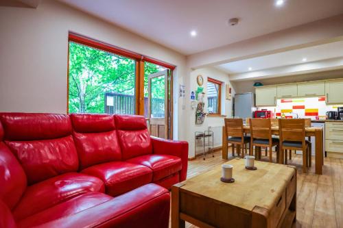 Lodge Nine for 6 with Hot Tub - Spa Resort in Devon