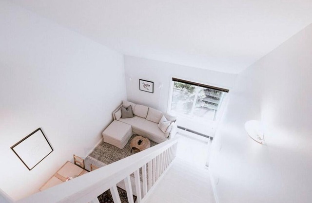 Lofted 1BR, Sleeps 4, Free parking, Walk to Lakes