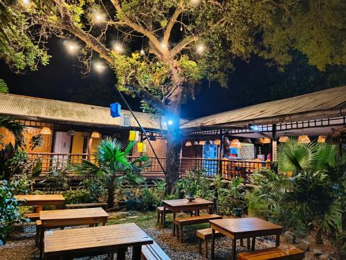 Lokal Hut Bed and Breakfast