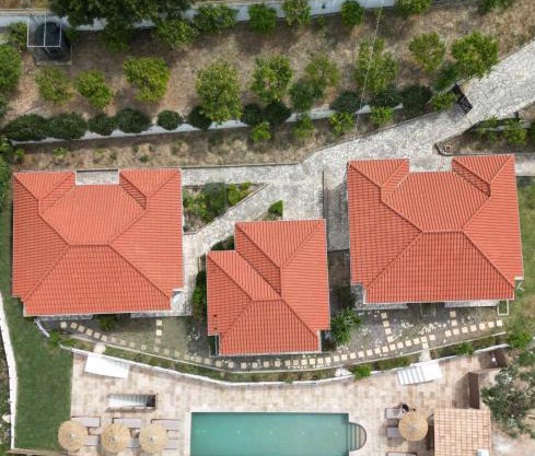 Lorraine's Cottage Style Studios, shared swimming pool and bbq only for guests at Simotata village