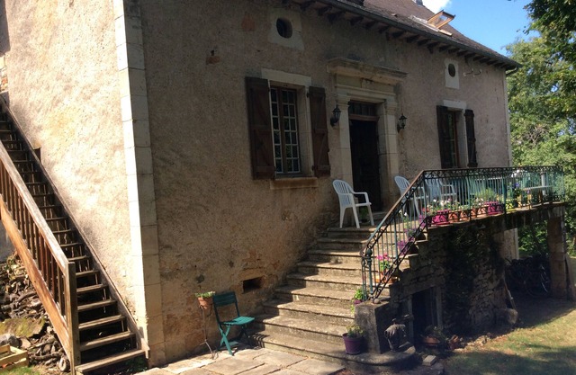 Lovely 19th century limestone farmhouse with 5 bedrooms set in own land.