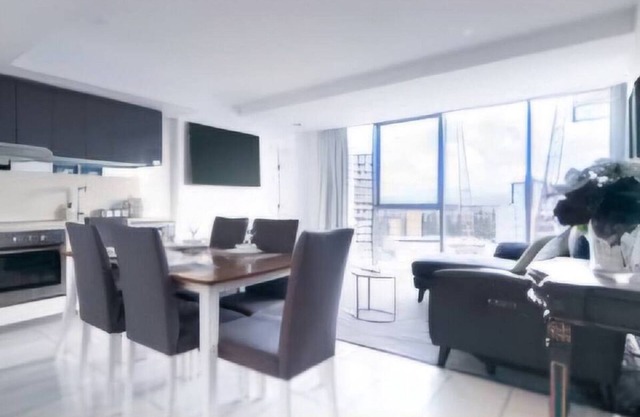 Lovely 2 bedroom apartment in Surfers Paradise.