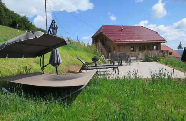 Lovely apartment for 4 guests with WIFI, TV, patio and pets allowed