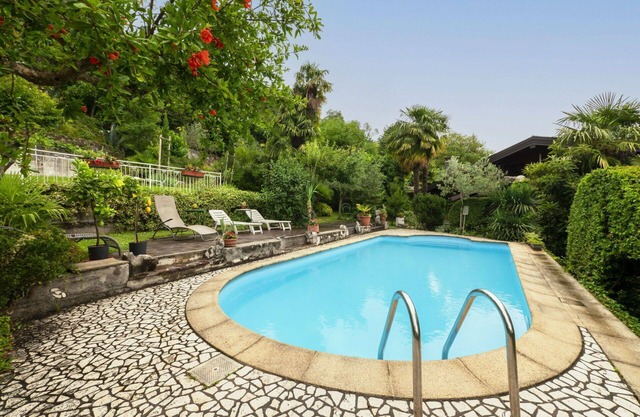 Lovely apartment for 2 guests with pool, A/C, WIFI, TV, patio and pets allowed