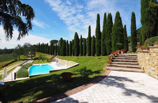 Lovely apartment for 6 guests with pool, WIFI and panoramic view, close to San Gimignano