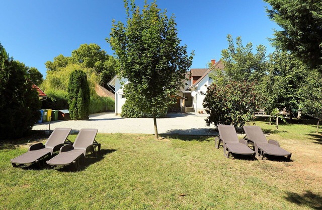 Lovely apartment for 15 guests with A/C, WIFI, TV, patio and pets allowed