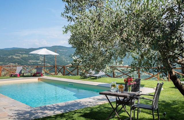 Lovely apartment in villa for 6 guests with WIFI, pool, A/C, TV, patio and panoramic view
