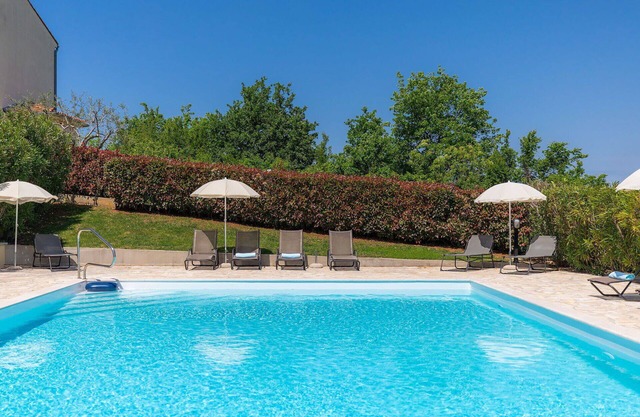 Lovely apartment in villa for 6 guests with WIFI, pool, A/C, TV, terrace and panoramic view