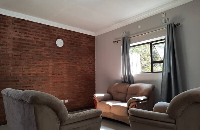 Lovely bungalow with WiFi in Blantyre