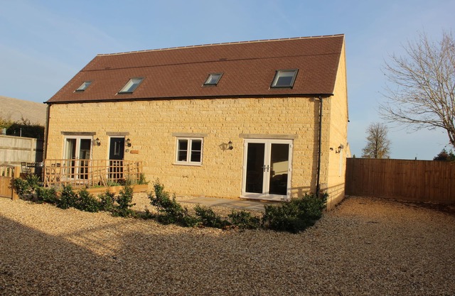 Lovely Cotswold holiday Barn within walking distance of restaurants/shops