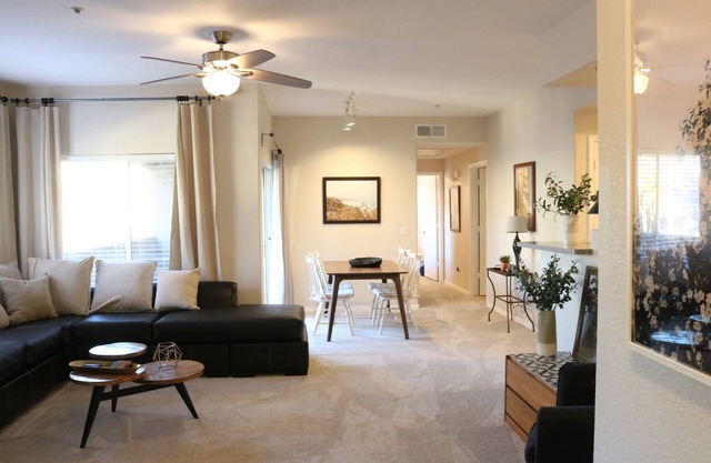 LOVELY & COZY CONDO IN GLENDALE, AZ - GATED COMMUNITY