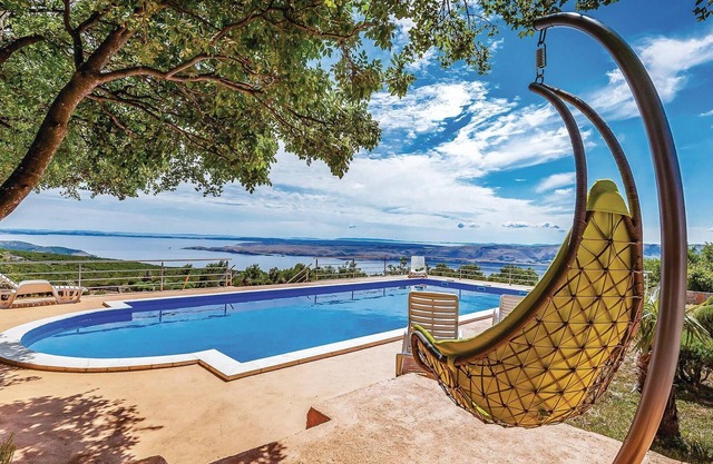 Lovely home in Jablanac with WiFi