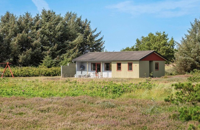 Lovely home in Ringkøbing with kitchen
