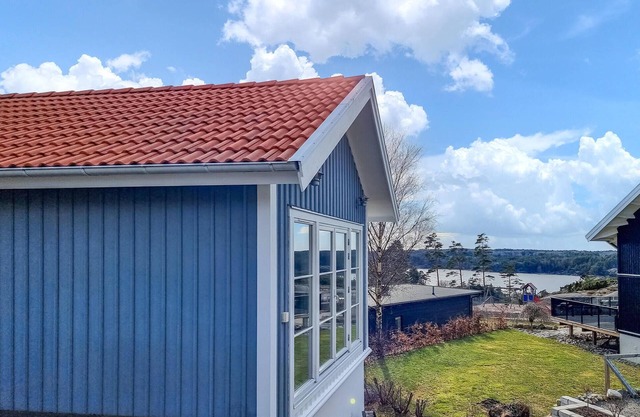 Lovely home in Tanumshede with kitchen