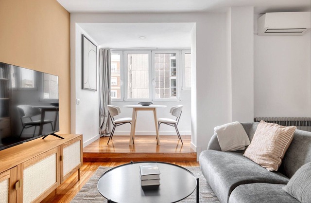 Lovely Ibiza 1BR w/Doorman nr El Retiro Park, by Blueground