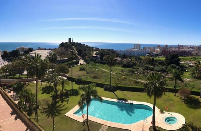Lujoso apartamento ático dúplex con vistas al mar y Fuengirola