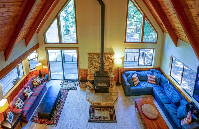 LUPINE LODGE - WALK TO LAKEMONT PINES LAKE W/FREE ACCESS, SLEEPS 10 W/REC ROOM