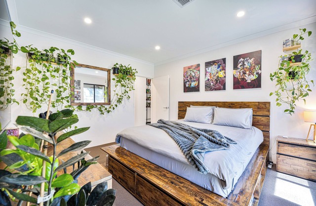Luxe Cosy Master Bedroom w/lush thick king bed and double shower in Beechboro