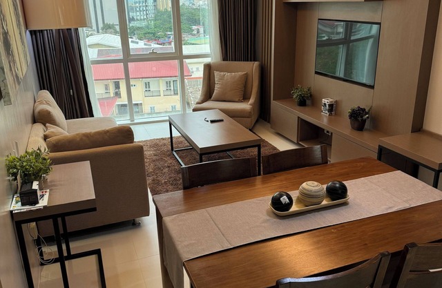 Luxurious 2 bedroom, 2 full bath condo in Cebu City-a few mins away from Ayala!