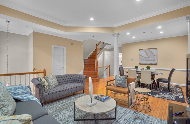 Luxurious 4 Bedroom Townhome Close to DC Metro Area
