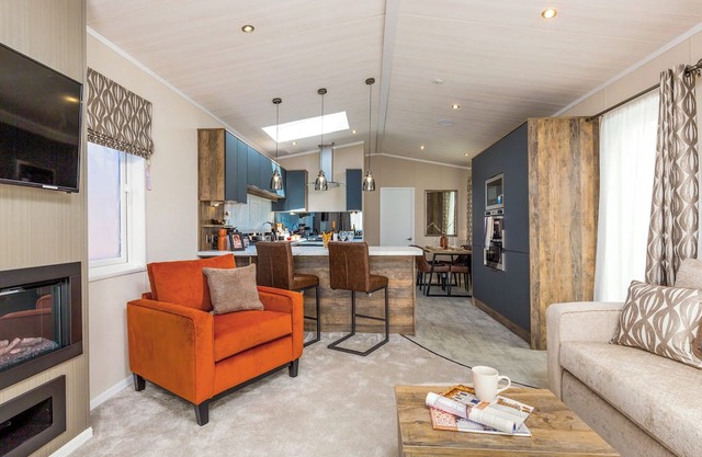Luxurious Lodge, perfect for couples or familes, sleeping four people.