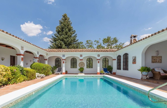 Luxurious Villa "Finca La Cabra Ronda" with private Garden and Pool, Fireplace and Wi-Fi