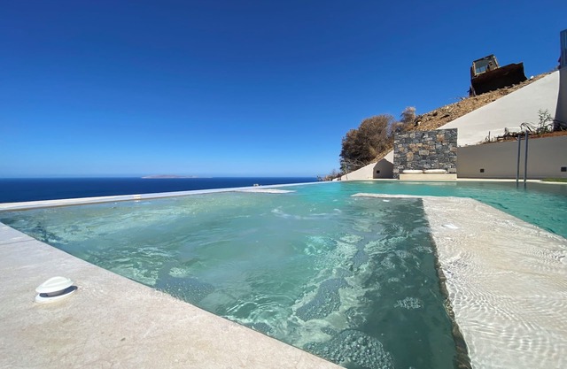 Luxurious Villa Vie next to Heraklion. Seaview and private pool with jacuzzi.