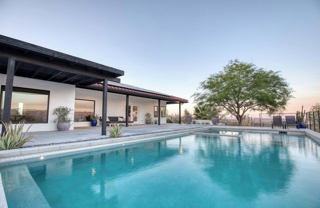 Luxury 3 bedroom Villa with Salt Water Pool and Spa on 5 acres