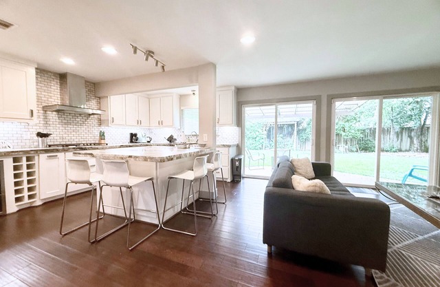 Luxury 4 Bedroom 3 bath Private Home near MDA, TMC and NRG