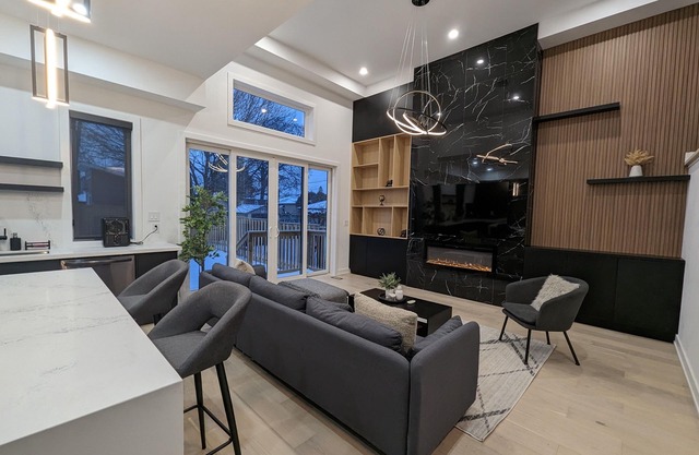 Luxury 6 BDRM Entire Home in Lakeshore Toronto