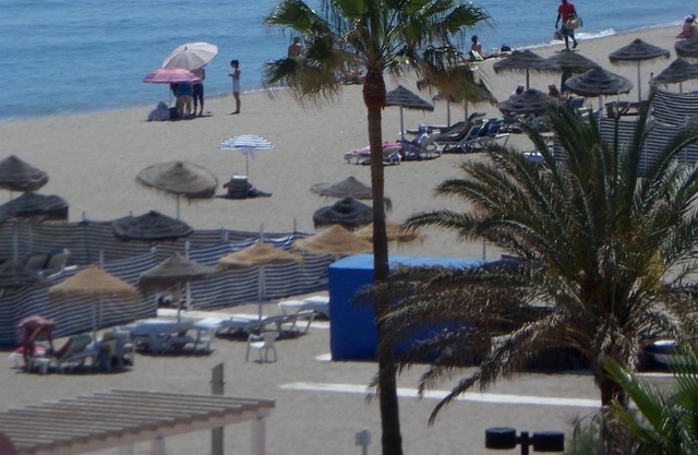 Luxury Apartment in Los Boliches by Beach with Shared Pool & Wi-Fi