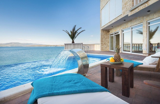 Luxury at Villa Cama - Your dream vacation Rental!
