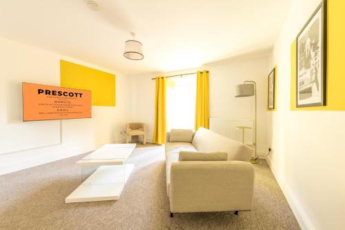 Luxury Breakfast at Tiffany's Theme with FREE PARKING by Prescott Apartments