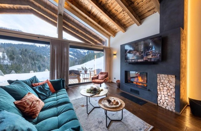 Luxury chalet with swimming pond and sauna
