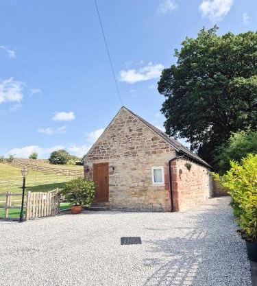 Luxury Detached Peak District Stone Barn - Dog Friendly - Rural Walkers Paradise