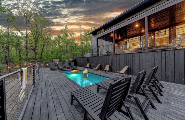 Luxury Escape | Pool Hot Tub Sleeps 16