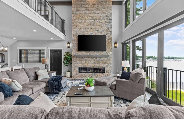 Luxury Lakefront 4BR w/Beach