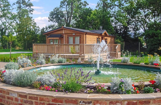 Luxury lodge with one double with en suite shower and one twin.